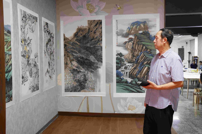 第三屆“翰墨鑄軍魂·改革譜新篇”軍工印記書畫展盛大開幕，文化藝術交流活動同步舉行